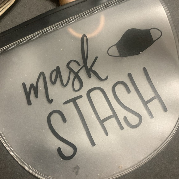 Black & White check keychain and mask holder - Picture 2 of 3